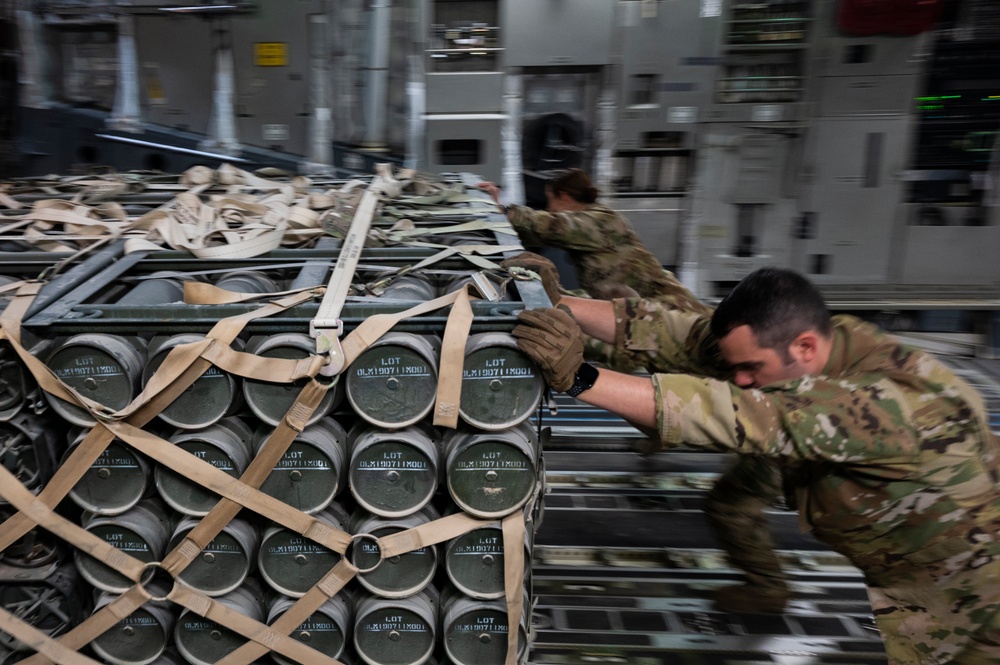 816th EAS moves munitions