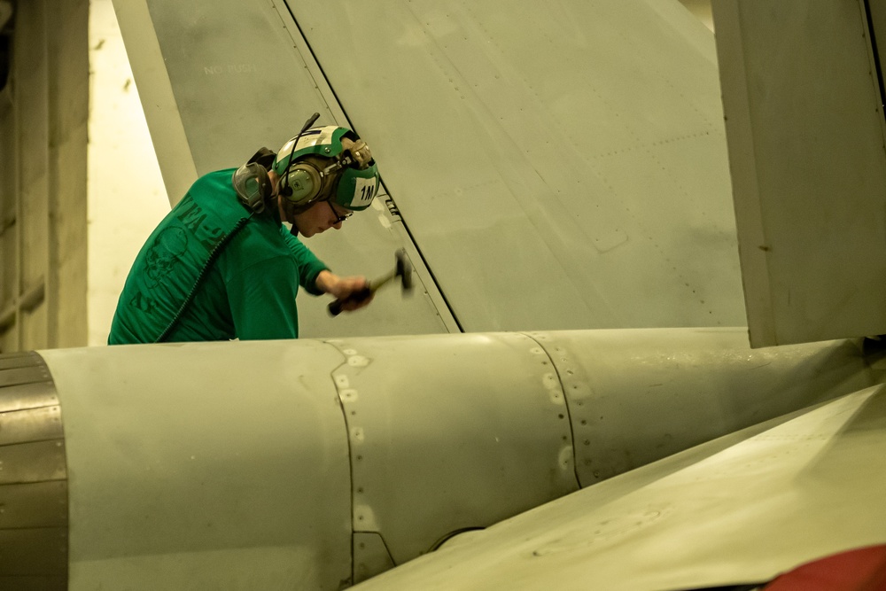 USS Carl Vinson (CVN 70) Conducts Night-Time Operations in 7th Fleet
