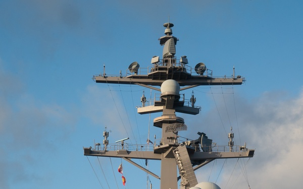 USS Carl Vinson (CVN 70) Conducts Replenishment-at-Sea with USNS Rappahannock (T-AO 204)