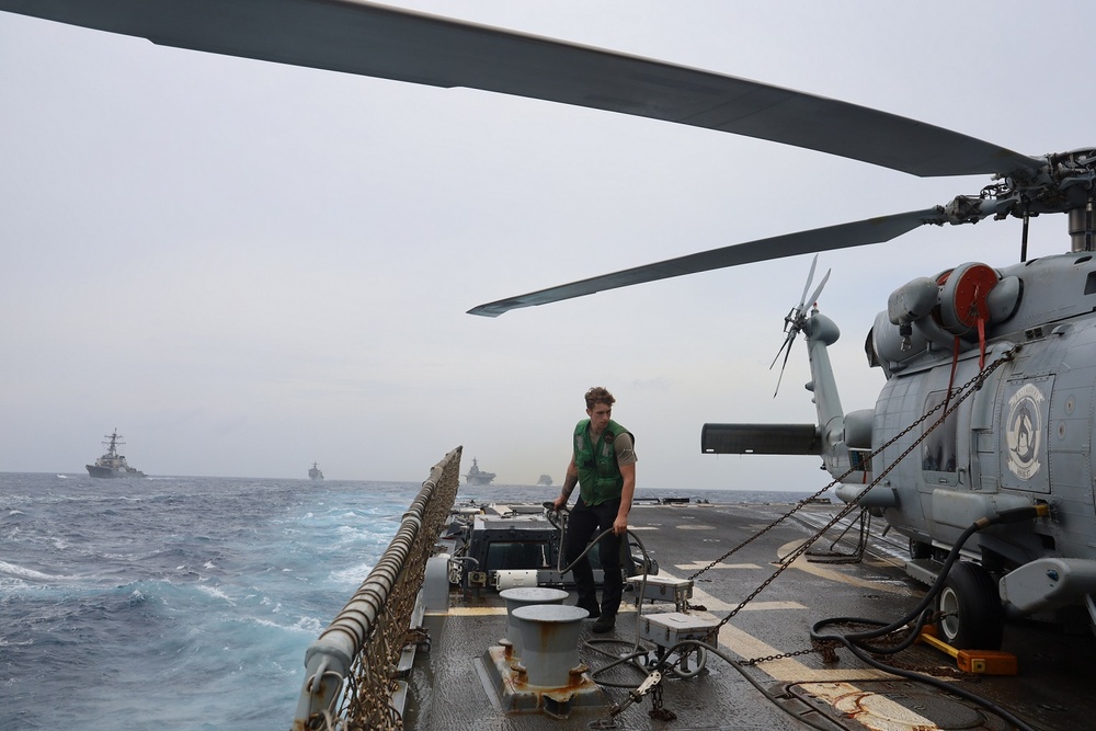 USS Michael Murphy stocks up in the South China Sea