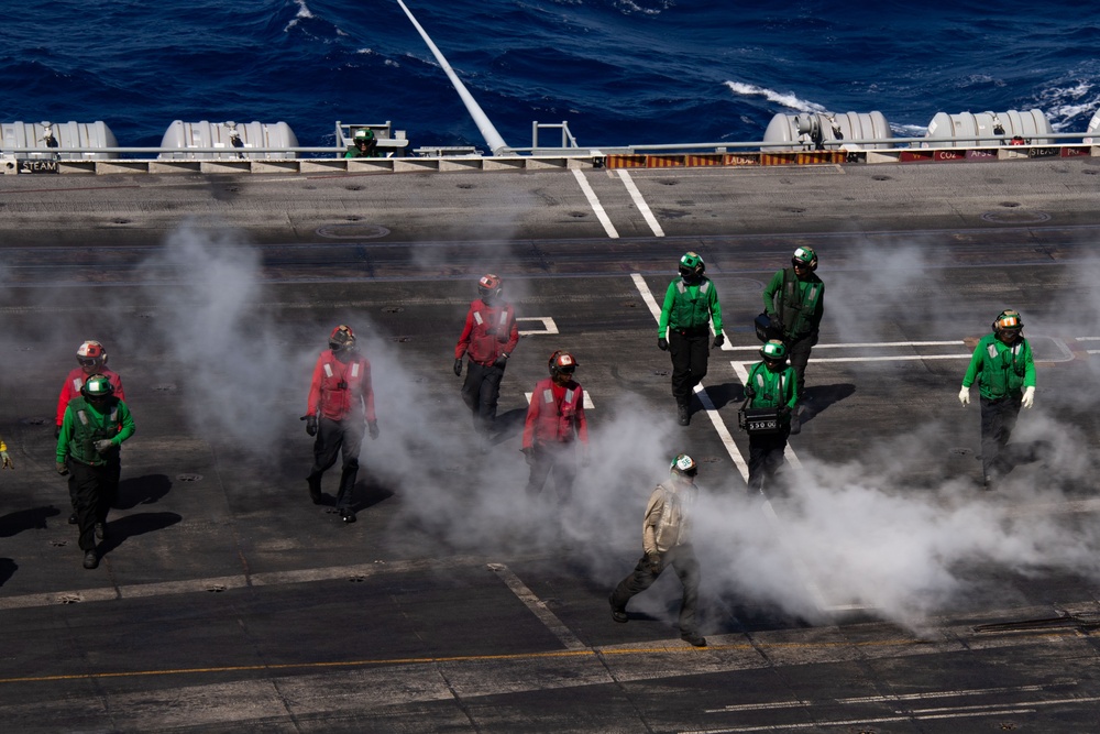 USS Carl Vinson (CVN 70) Conducts Flight Operations in Philippine Sea