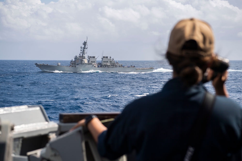 USS Dewey Conducts VI Drill with USS Benfold