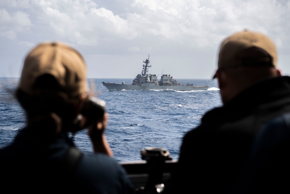 USS Dewey Conducts VI Drill with USS Benfold