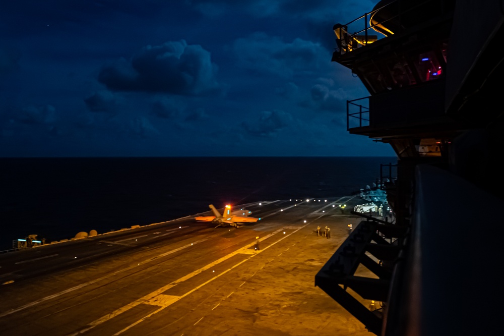 USS Carl Vinson (CVN 70) Conducts Flight Operations in Philippine Sea