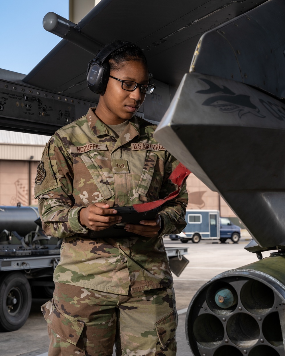 Final armament inspection on F-16