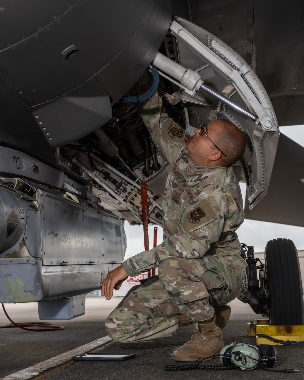 Checking electronic countermeasure on a F-16