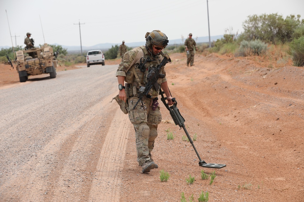 5th SFG trains with 1st AD