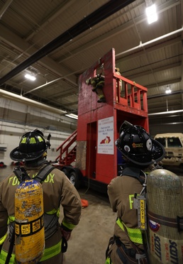 Fort Knox hosts multidepartment firefighter survival training course