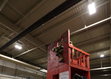 Fort Knox hosts multidepartment firefighter survival training course