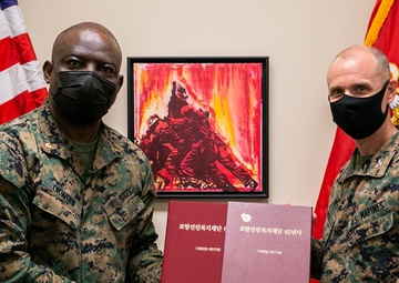 Chaplain presents gifts to CLR-37 Commanding Officer on behalf of Pohang Sunrin, Republic of Korea