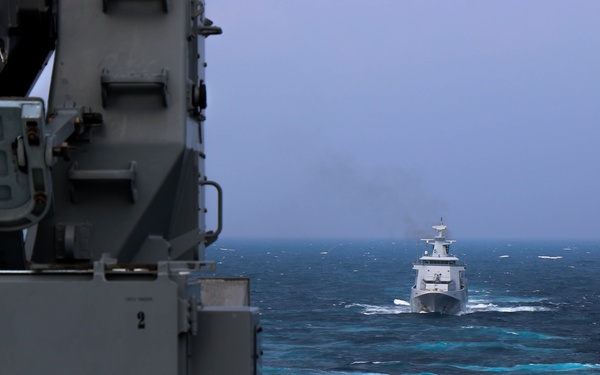 USS Jackson exercises with KDB Daruttaqwa