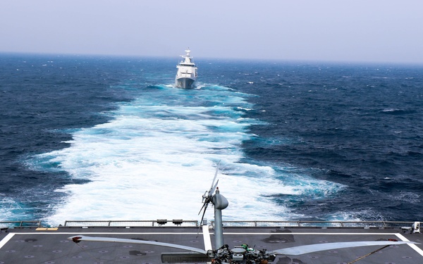 USS Jackson exercises with KDB Daruttaqwa