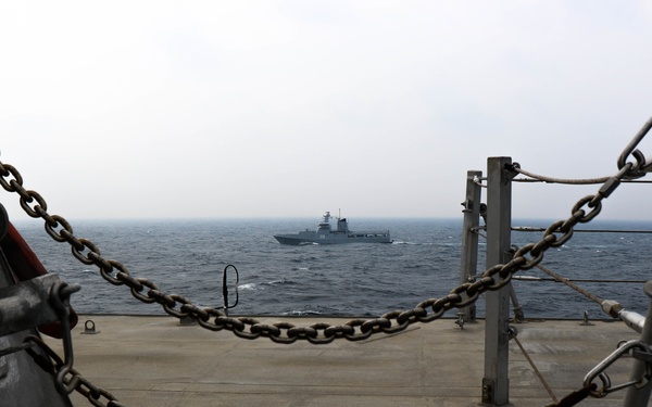USS Jackson exercises with KDB Daruttaqwa