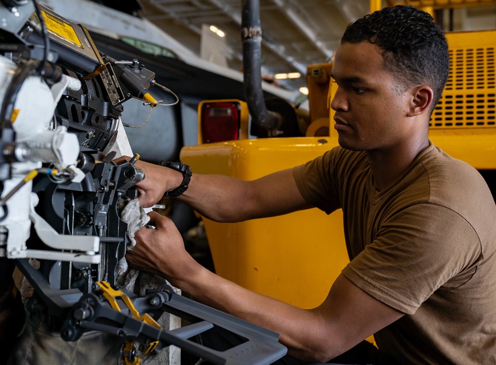 USS Carl Vinson (CVN 70) Sailors Clean Machine Gun