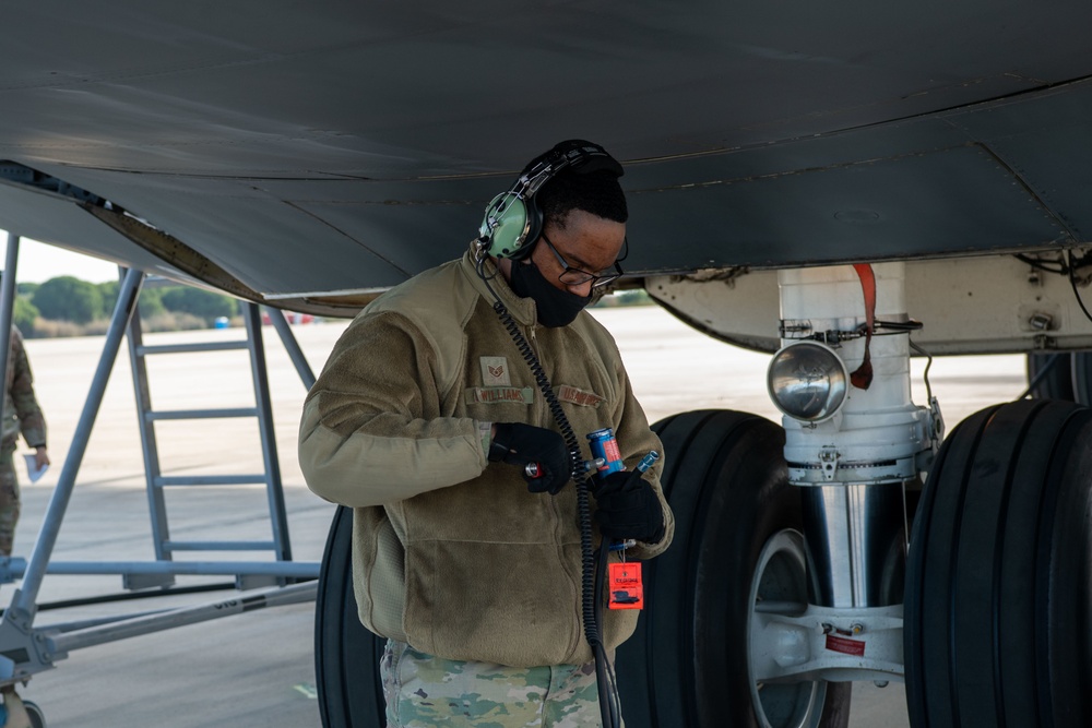 725th AMS Preforms Operations Checks On C-5 Galaxy