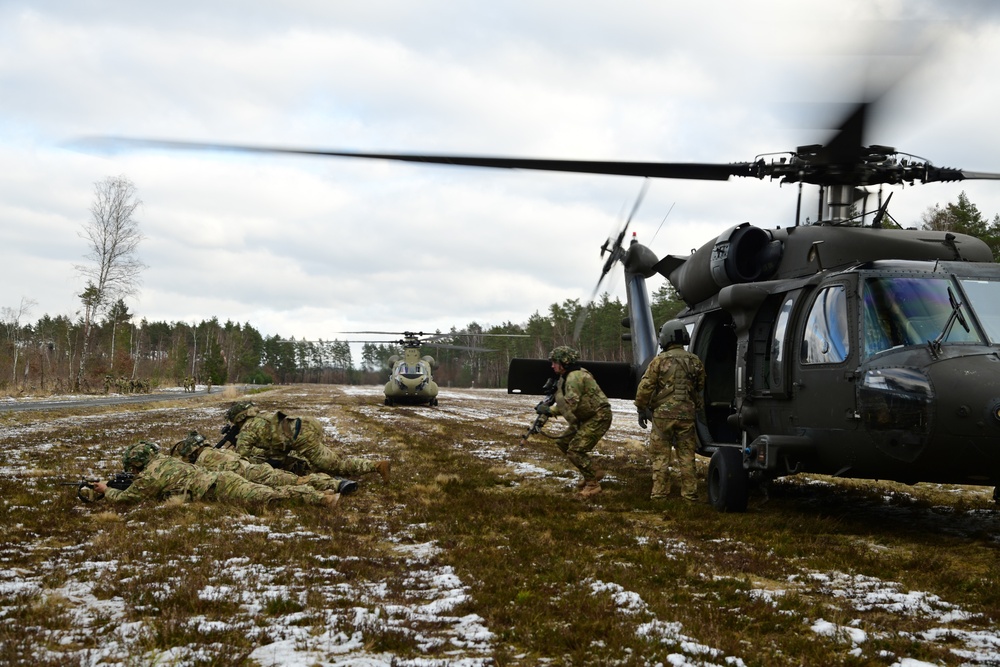 DVIDS - Images - Comanche Troop conducts Air Assault Raids [Image 1 of 25]