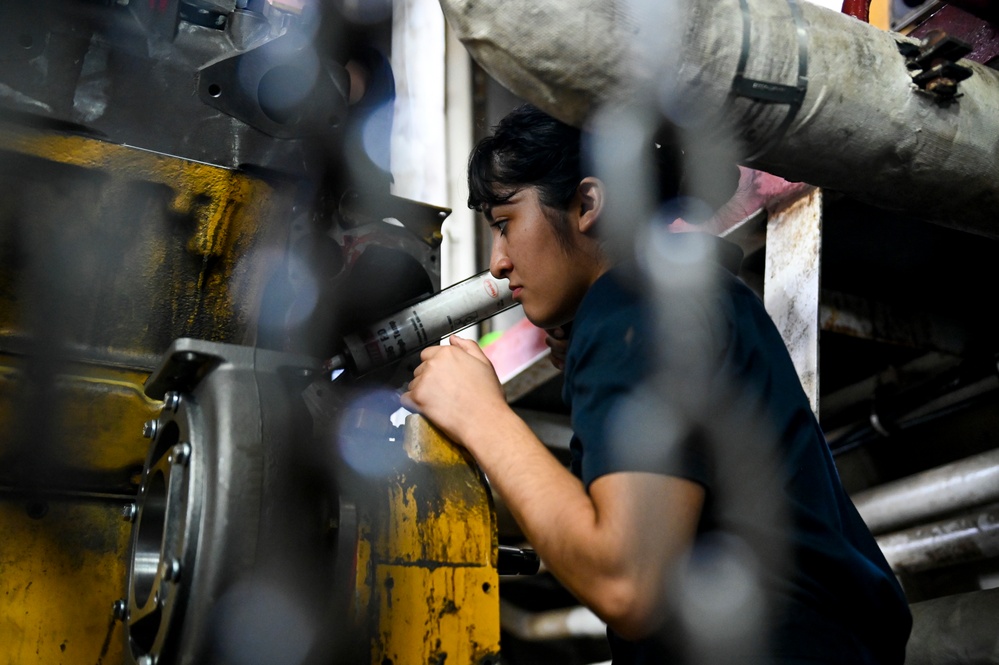 Coast Guard MK3s Build Engine on Cutter