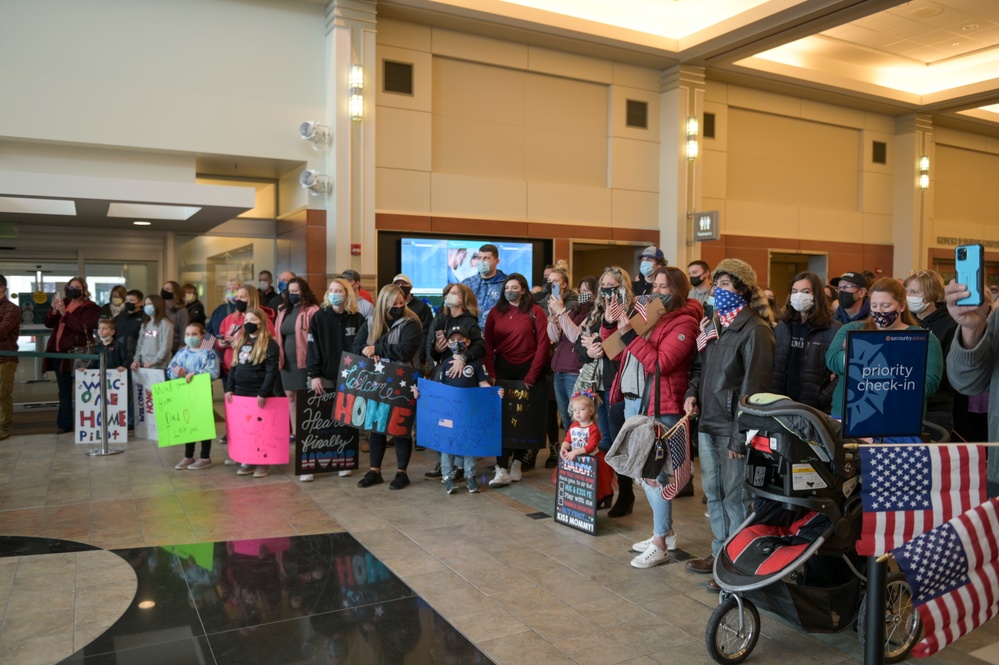 Wisconsin Airmen return home from final F-16 combat mission