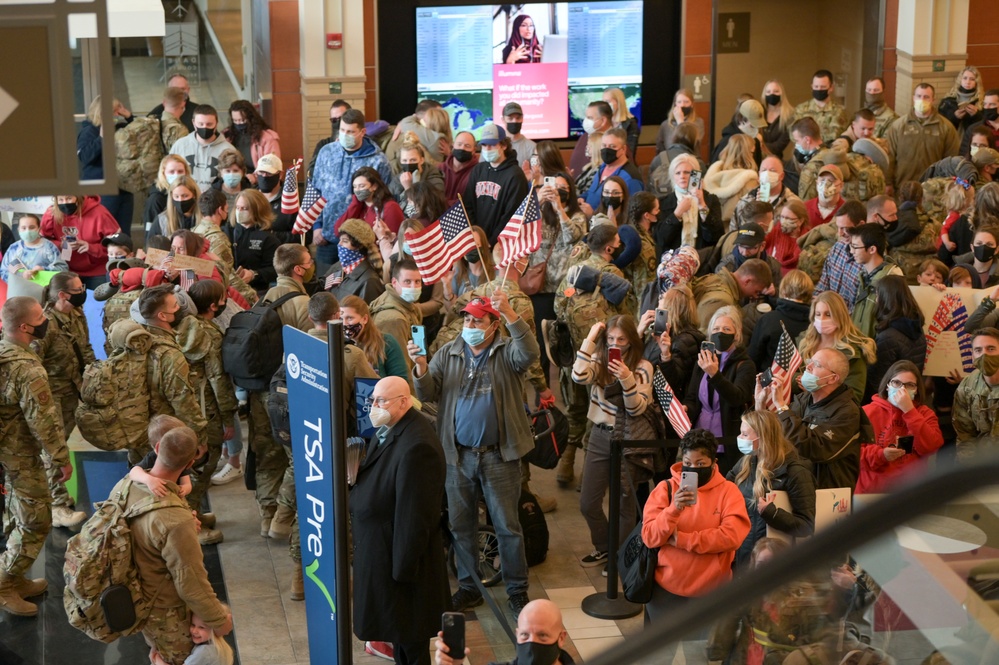 Wisconsin Airmen return home from final F-16 combat mission