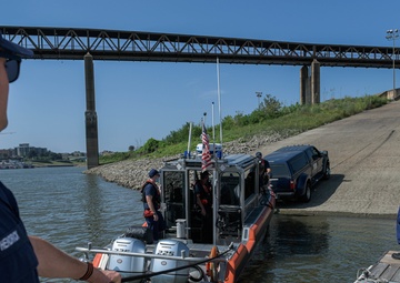 Members from U.S. Coast Guard Station Memphis
