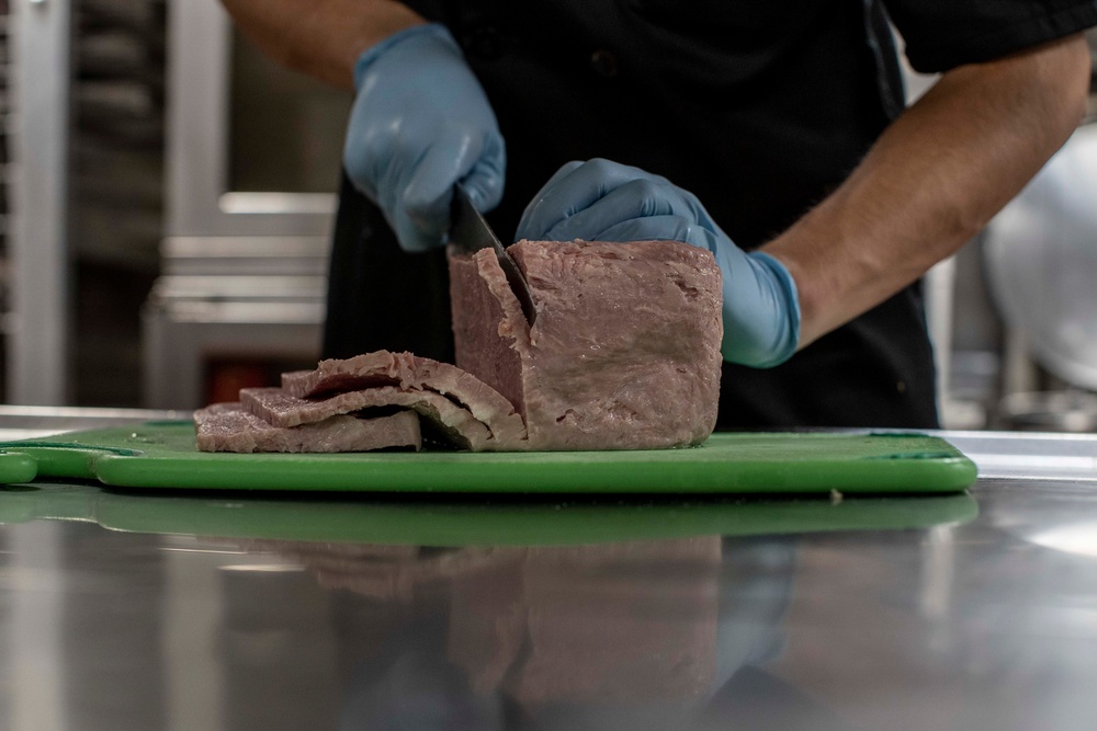 USS Essex (LHD 2) prepares dinner for the crew