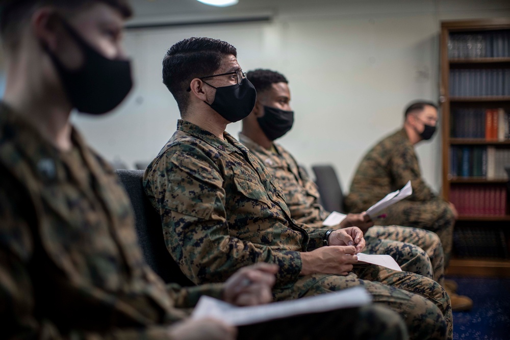 The 11th command element chaplain teaches an emotional attachment class aboard USS Essex (LHD 2)