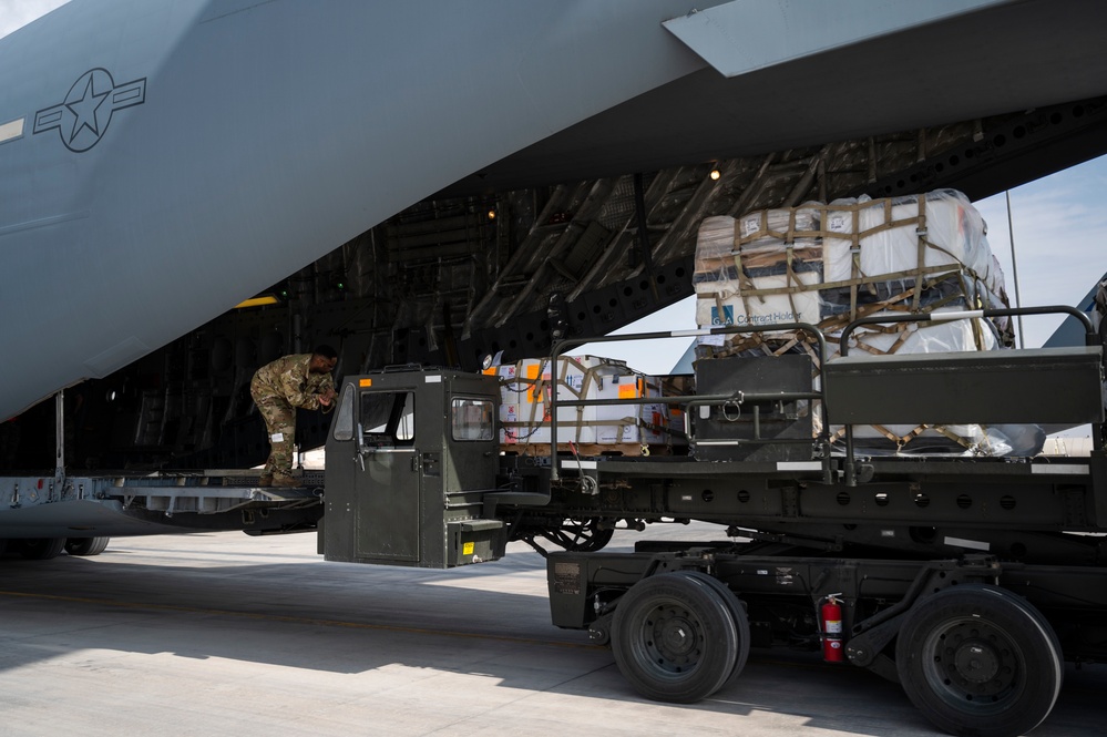 816th EAS tranports U.S. Army M2A3 Bradley
