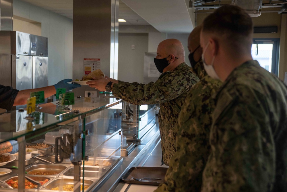 Sailors assigned to Naval Support Facility Redzikowo receive lunch