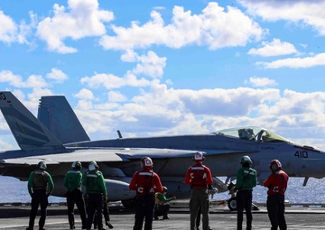 Abraham Lincoln conducts flight operations