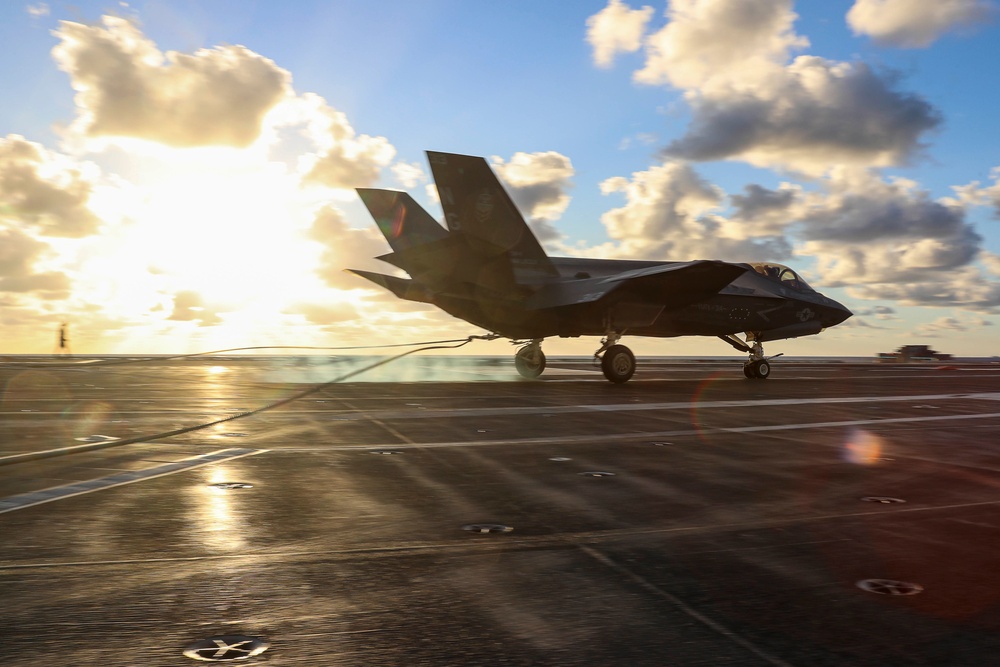 Abraham Lincoln conducts flight operations