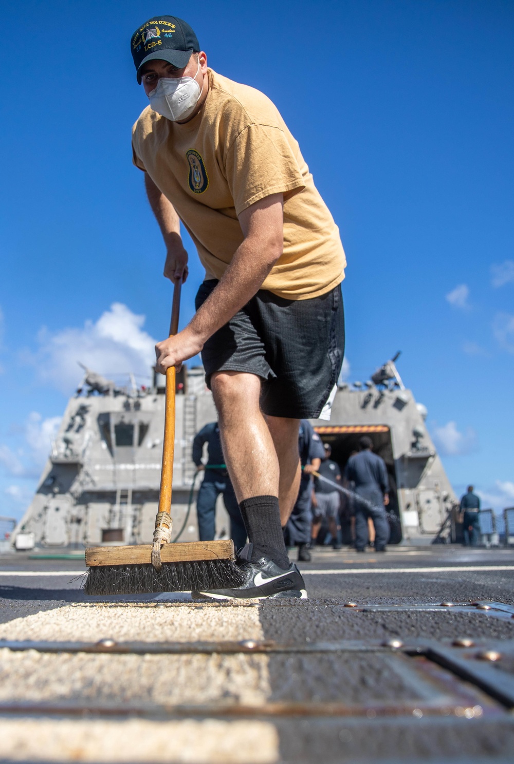 USS Milwaukee Sailors Conduct Freshwater Washdown