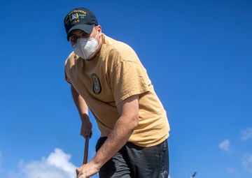 USS Milwaukee Sailors Conduct Freshwater Washdown