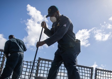 USS Milwaukee Sailors Conduct Freshwater Washdown