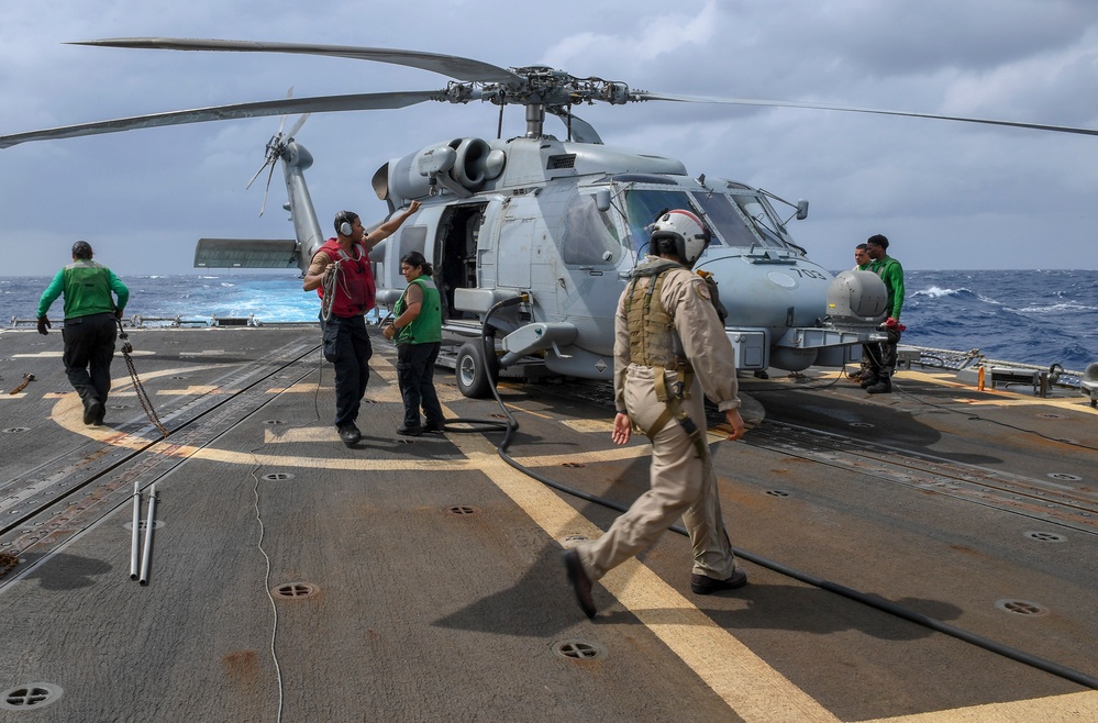 USS Chafee (DDG 90) Conducts Flight Operations In South China Sea