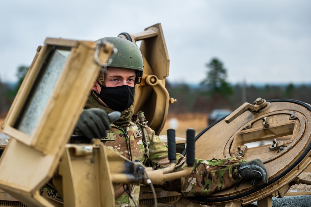 1-81 ABRAMS MAIN BATTLE TANK LIVE FIRE