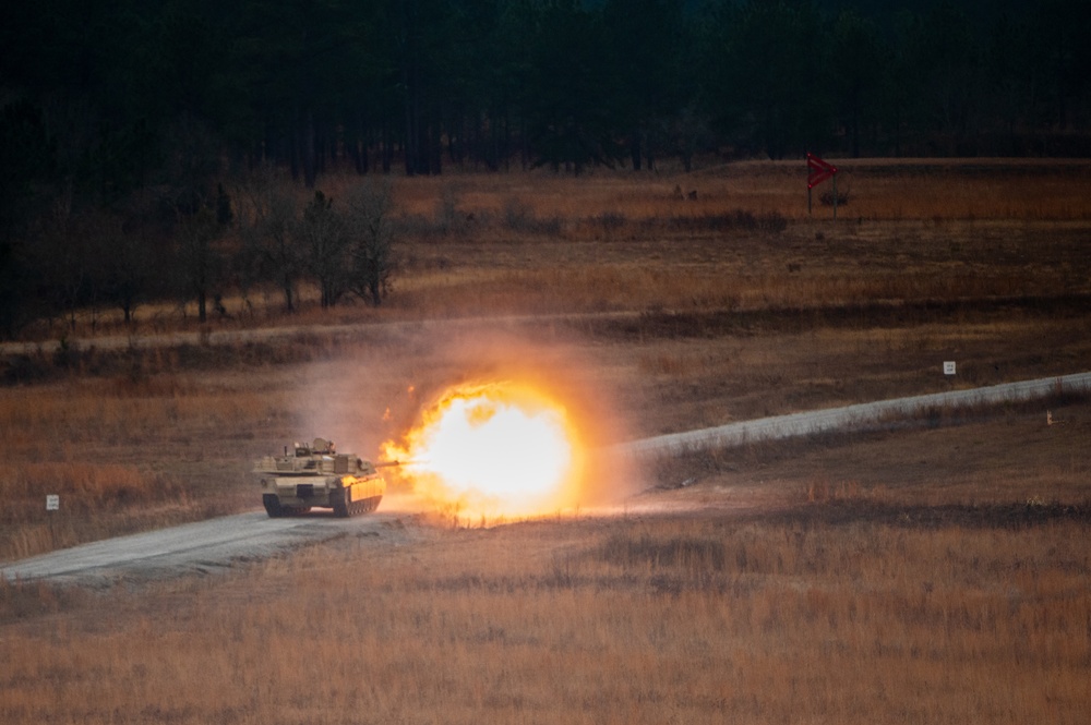 1-81 ABRAMS MAIN BATTLE TANK LIVE FIRE