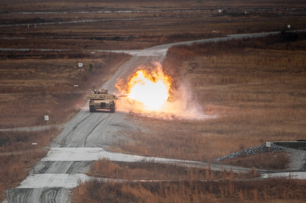 1-81 ABRAMS MAIN BATTLE TANK LIVE FIRE