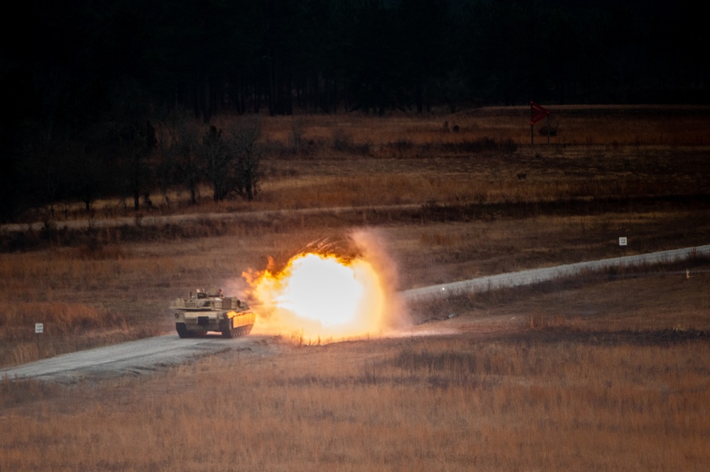 1-81 ABRAMS MAIN BATTLE TANK LIVE FIRE