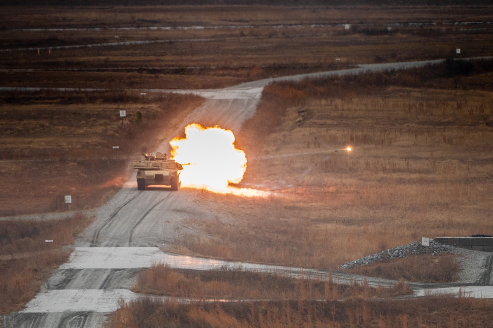 1-81 ABRAMS MAIN BATTLE TANK LIVE FIRE