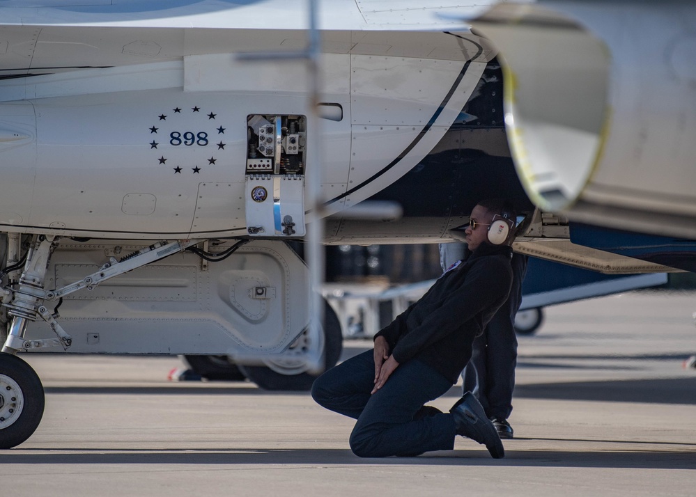 Air Force Thunderbirds Wrap Up the First Half of Winter Training