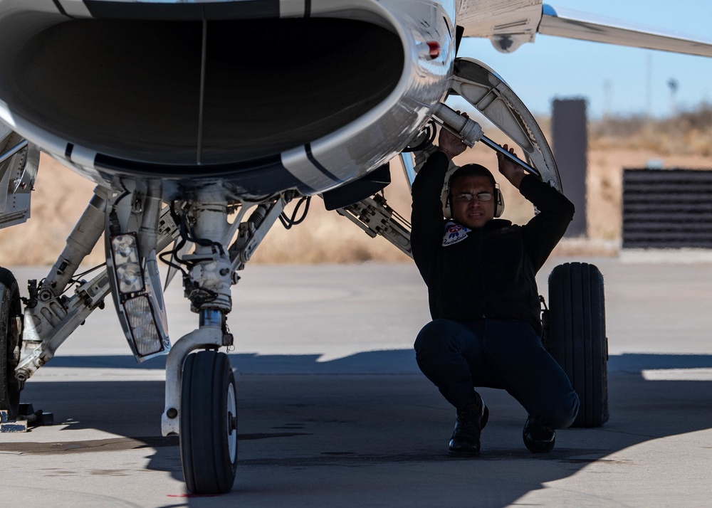 Air Force Thunderbirds Wrap Up the First Half of Winter Training