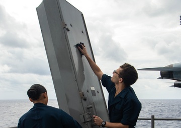 USS Carl Vinson (CVN 70) Sailors Conduct Maintenance in the Philippine Sea