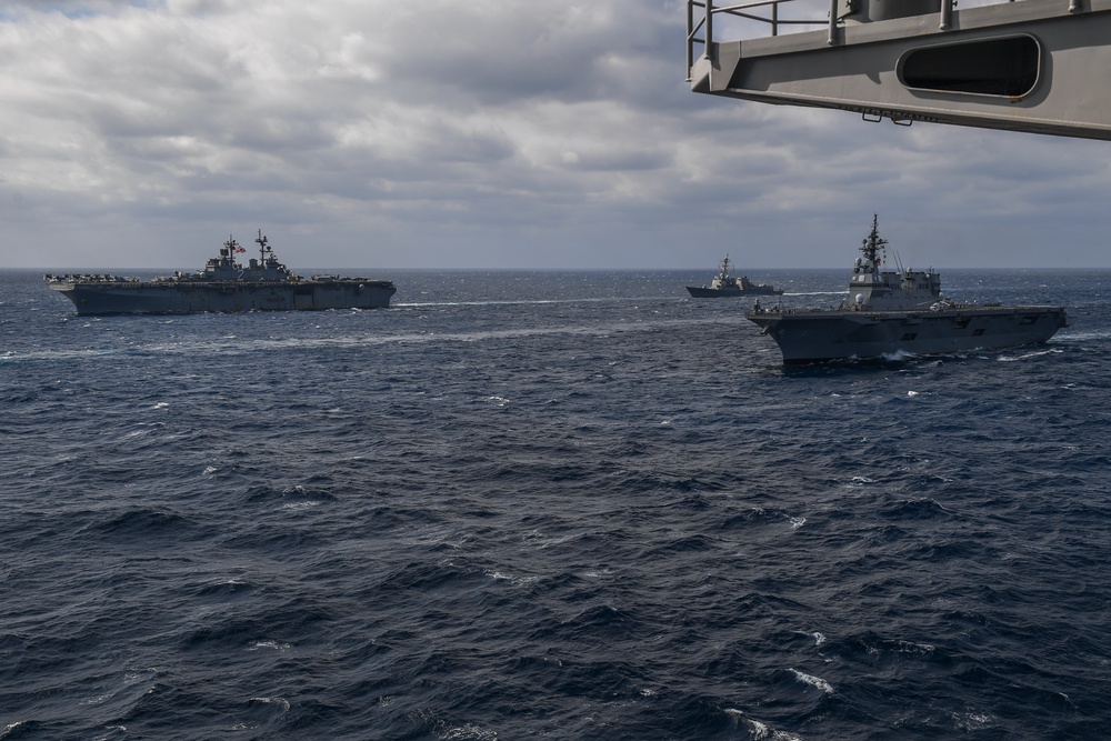 U.S. Pacific Fleet Forces, Alongside JMSDF, Participate in Joint Training Exercise