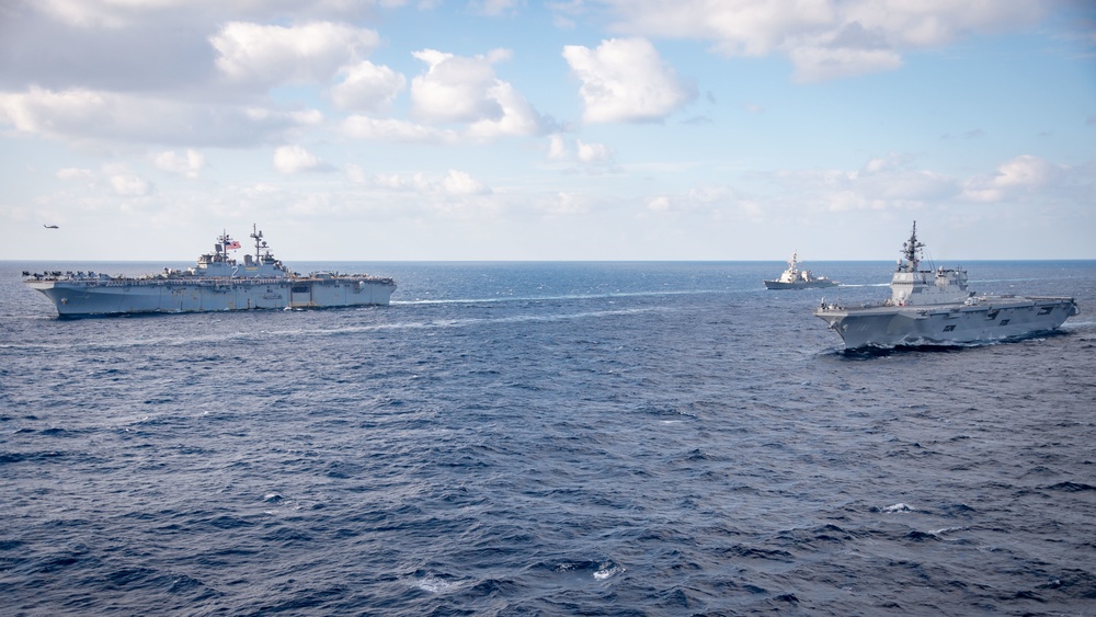 U.S. Pacific Fleet Forces, Alongside JMSDF, Participate in Joint Training Exercise