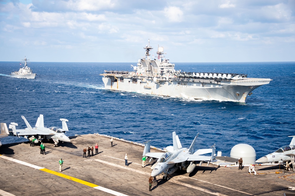 U.S. Pacific Fleet Forces, Alongside JMSDF, Participate in Joint Training Exercise