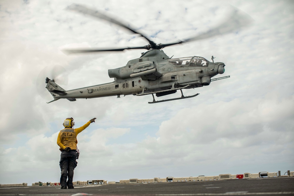 11th MEU conducts routine flight operations aboard USS Essex (LHD 2)