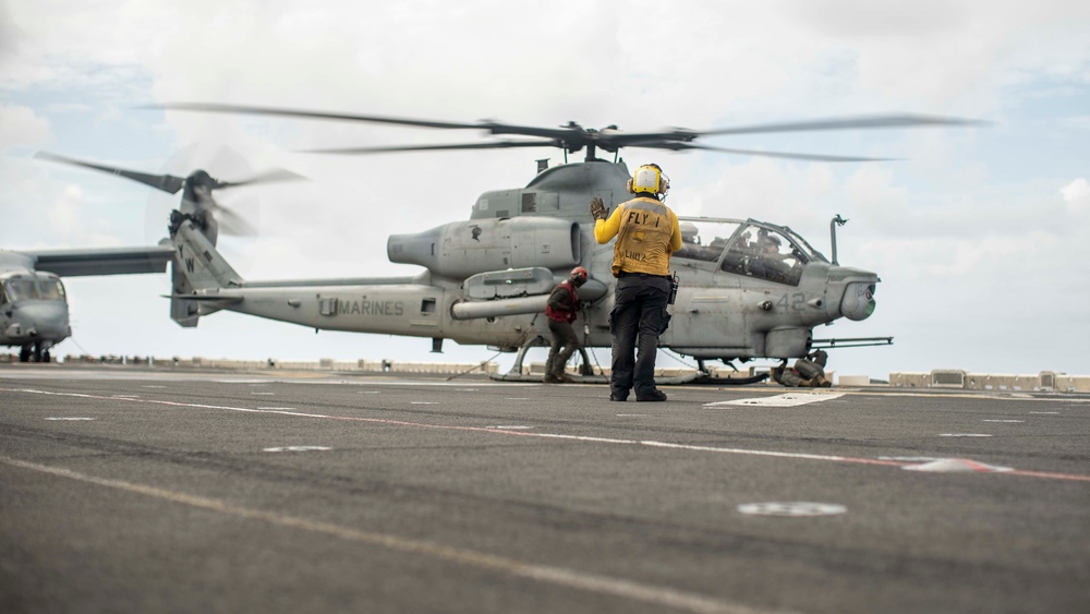 11th MEU conducts routine flight operations aboard USS Essex (LHD 2)