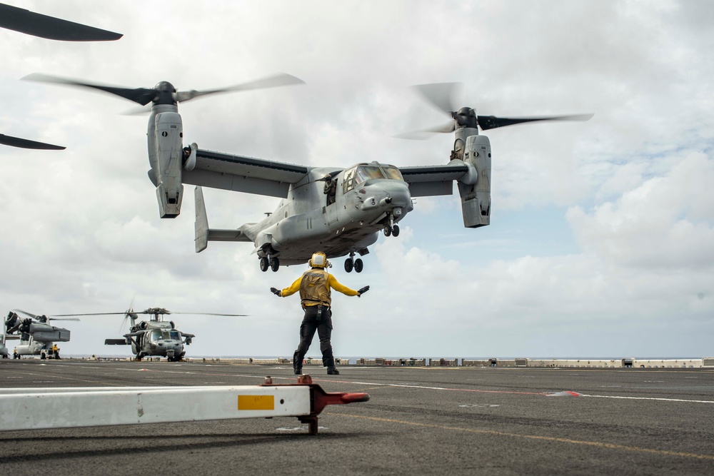 11th MEU conducts routine flight operations aboard USS Essex (LHD 2)