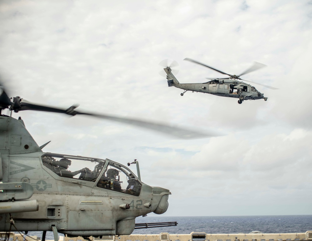 11th MEU conducts routine flight operations aboard USS Essex (LHD 2)