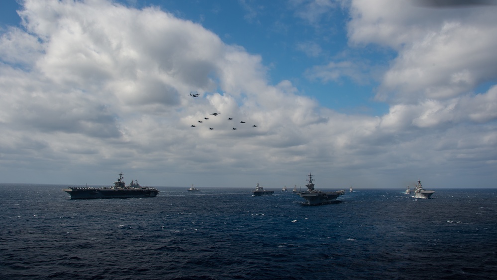 U.S. Pacific Fleet Forces, Alongside JMSDF, Participate in Joint Training Exercise